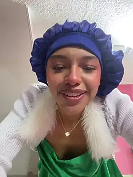 Webcam Model (PrettyLia)  is live.Free join now!