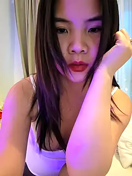美女uac666在线直播