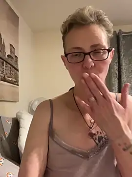 Curvy-Jinx Live Webcam on Stripchat