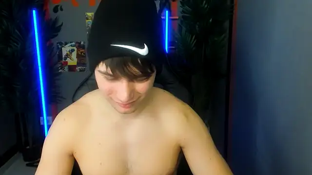 alejandroellias - AlejandroEllias's free webcam - UK Sex Cams