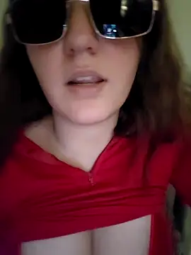 Webcam Model (lolitalamasbonita01)  is live.Free join now!