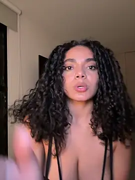 Webcam Model (Curlyierr)  is live.Free join now!