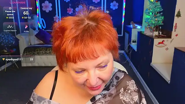 kira_kenett (F mature) - Shirt over naked body...mmm