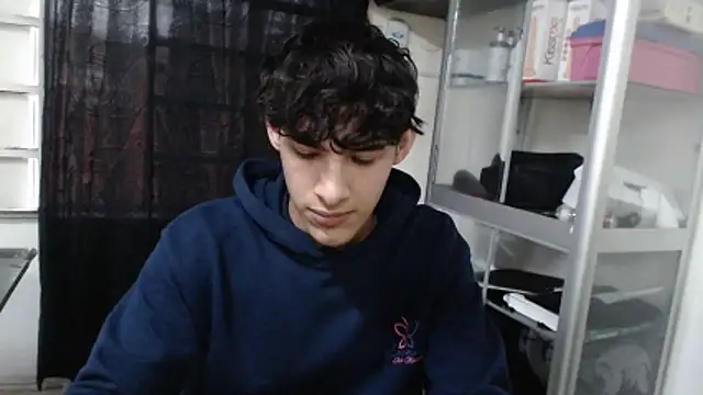 maxstar26 (M young) - flash cock wakes up 🍆🥵