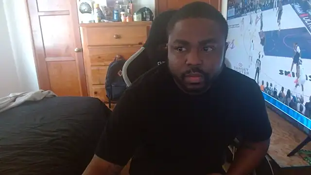 Breadwinnah Live Webcam on Stripchat