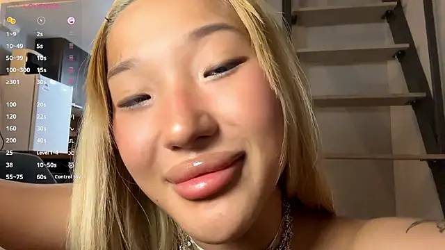 eienivanwart (F teen) - give a blowjob on a dildo