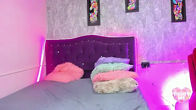 Lauren_smiles webcam