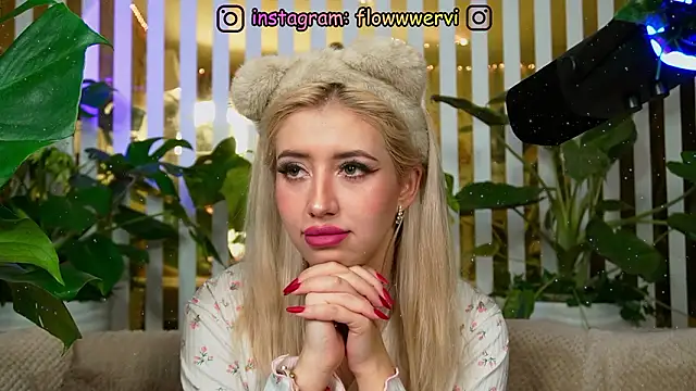 FlowweerGirl webcam