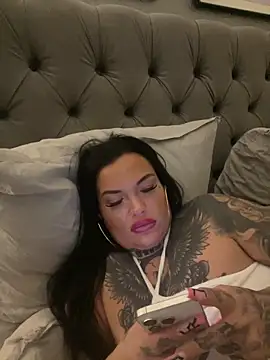 _MelinaCurves_ webcam