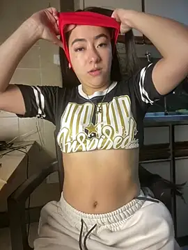 AuroraJohns_Pink webcam