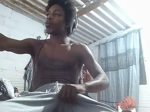 Larry-n-clouds webcam