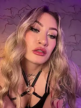 Webcam Model (Lally_Valencia__)  is live.Free join now!