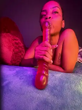 Webcam Model (TheRealOshunQueen) is live