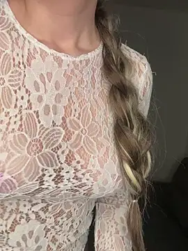 Webcam Model (MilenaDoll)  is live.Free join now!