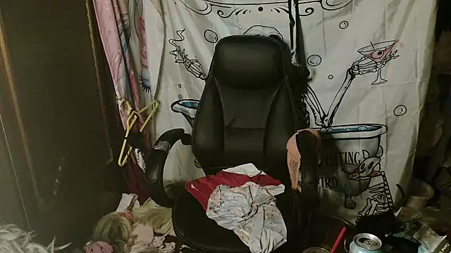 ombeline1 (Ask my age) - flogging clothe line 10 x