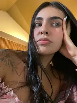 Webcam Model (DaphneUwu)  is live.Free join now!