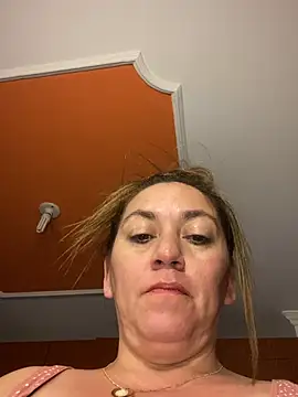 Webcam Model (SCARLET-20)  is live.Free join now!