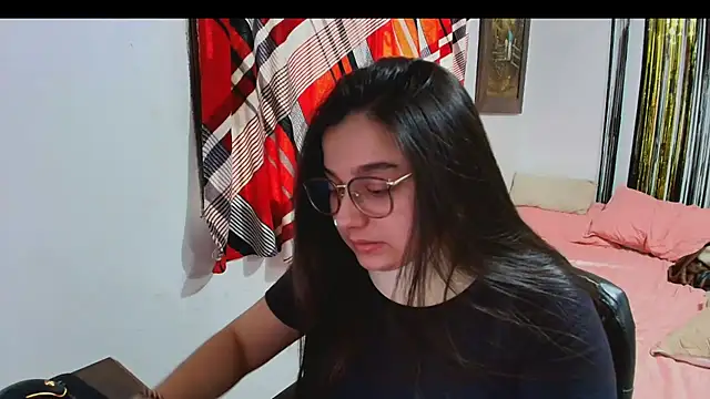 Charlotte_Richar... Live Webcam on Stripchat