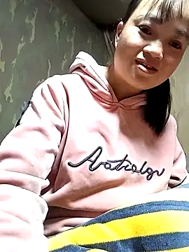 Webcam Model (Noelle-e) is live