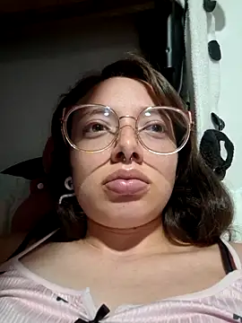 Webcam Model (linda-schmidt)  is live.Free join now!