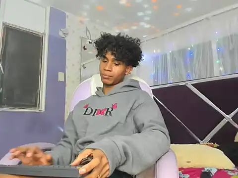 santy_bigcock_01 (M twink) - saliva on my chest