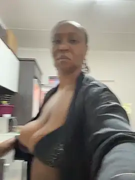 Bootyliciouse21X webcam