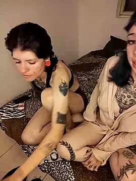 lovelockedlips webcam