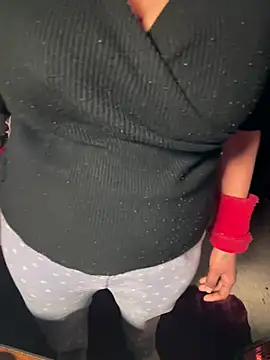 lucky_flora (F young) - boobs oil