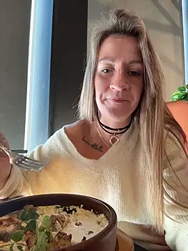 evvamur (F young) - fucking a pussy in a fitting room