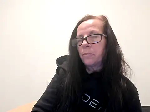 Webcam Model (sassypeachgoddess) is live