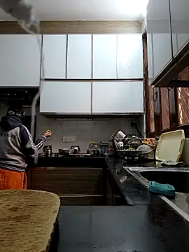 Webcam Model (Hot-Sana2)  is live.Free join now!