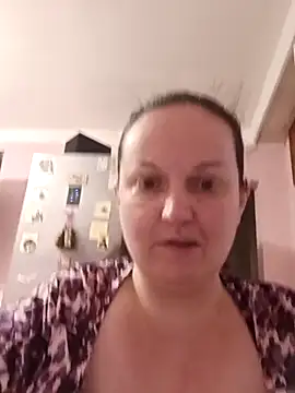 BustyLadyAlma webcam