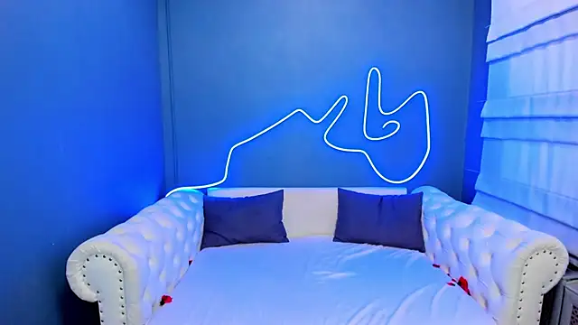 rock_n_roxy (F milf) - spank my tits