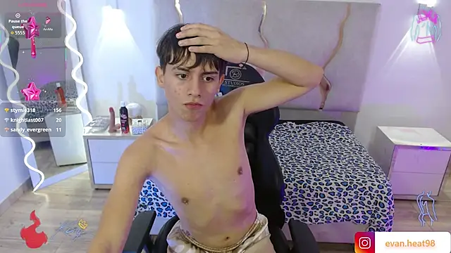 Webcam Model (EVAN_TAY)  is live.Free join now!