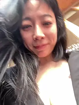 yourkeer (F milf) - 户外现场脱内衣脱内裤，不去厕所