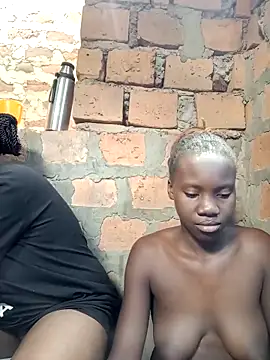 Black_juicy24 webcam