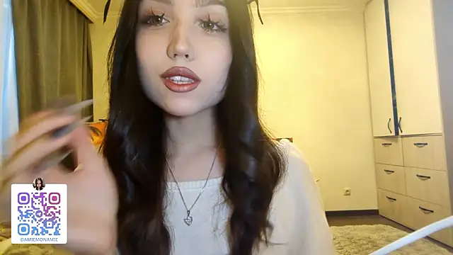 qwami_amie - Qwami_Amie's free webcam