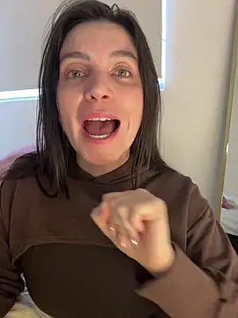 Webcam Model (karinasantos_)  is live.Free join now!