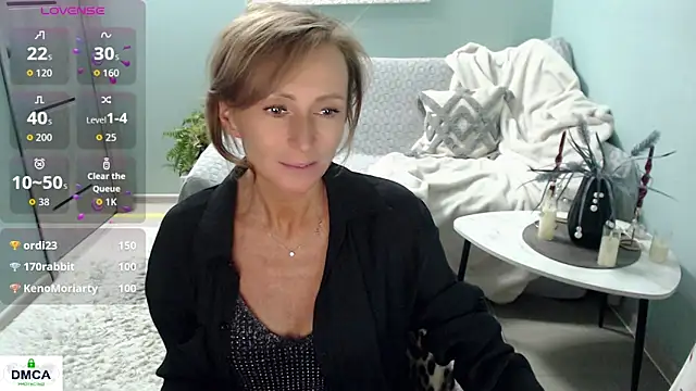 HornyMilf_777 webcam