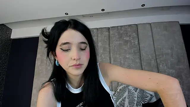 Webcam Model (MeganR_) is live