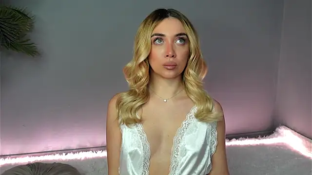 moniquesx - MoniquesX's free webcam - UK Sex Cams