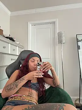 Webcam Model (butterflybootyy)  is live.Free join now!