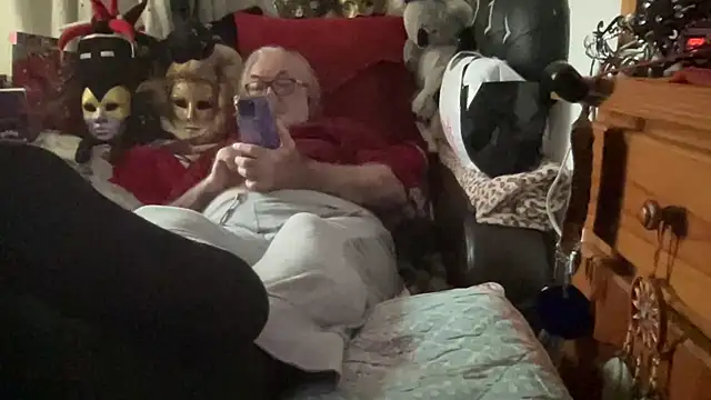 eroticvenetian (Ask my age) - SHAKE ASS IN G-STRING AND SHOW ASSHOLE