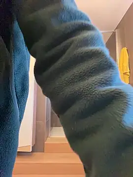 tip4sexxx (M twink) - total naked and hard 🍆