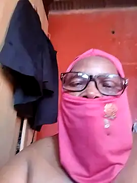 Webcam Model (naughtygrannyXXX)  is live.Free join now!