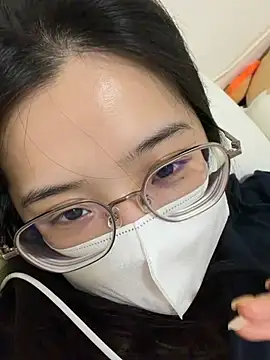 美女LHeart在线直播