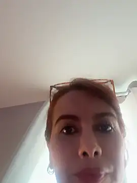 Webcam Model (annieford)  is live.Free join now!