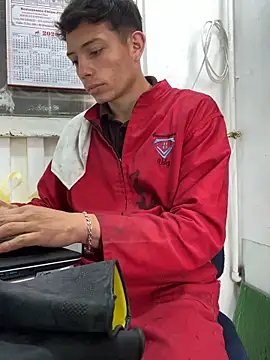 santiObrero – webcam model profile photo