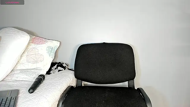 SophieW1 webcam stripchat model stream image