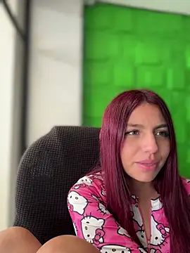 Webcam Model (Emily-teen)  is live.Free join now!